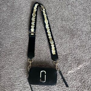 marc jacob’s snap shot purse